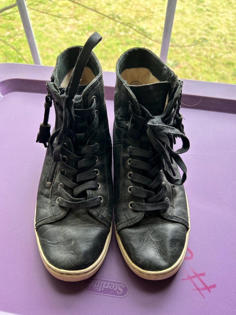 UGG Womens Black Leather High-Top Sneakers size 8